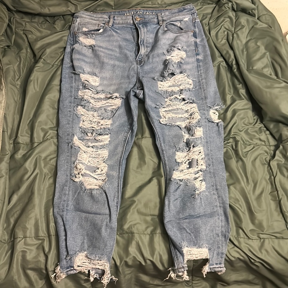 BRAND NEW AMERICAN EAGLE JEANS! Never worn, perfect condition, and super cute!
